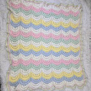 Handmade Crochet Baby Blanket Pastel Scalloped SeaShell Pattern 41" x 48" Gifts